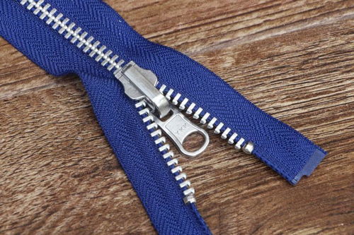 衣服拉链坏了直接换衣服 那也太有钱了,还不如自己这样修一修